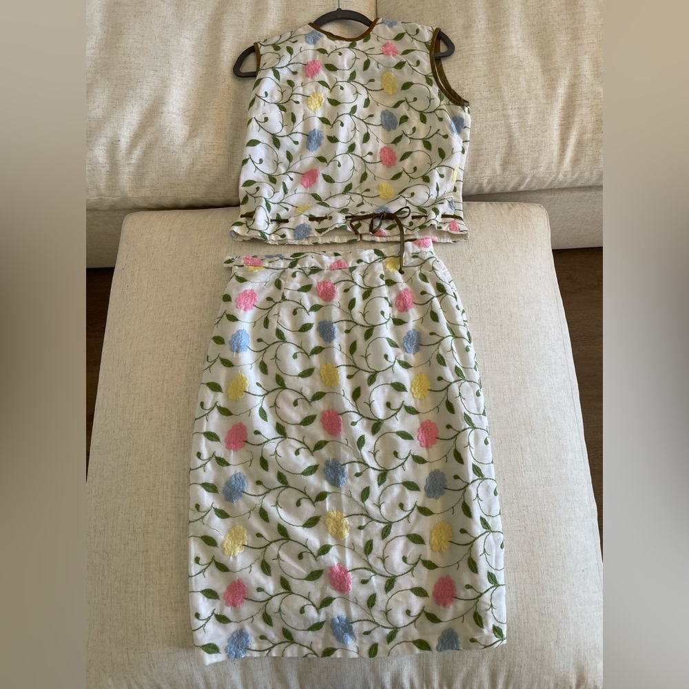 2 Piece Vintage Set.